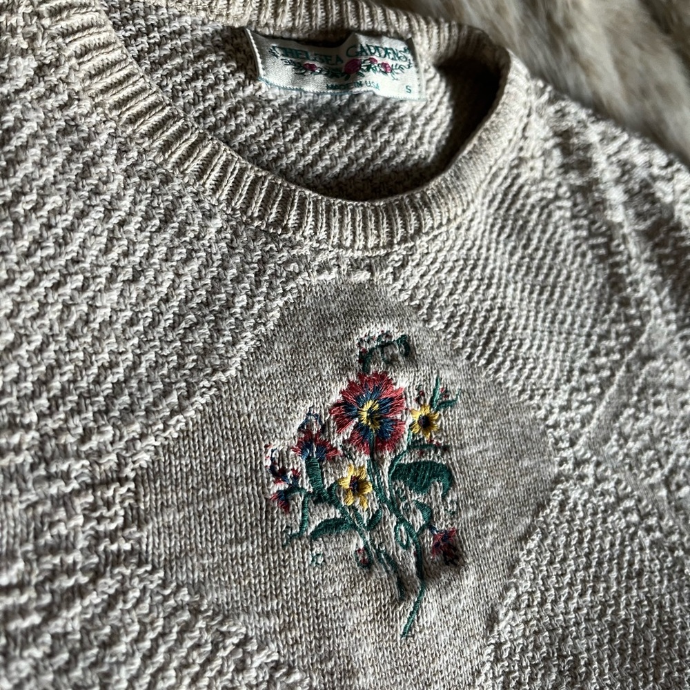 Cottagecore Girlie! Chelsea Gardens sweater top in size S.